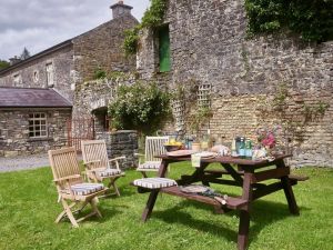 Clonalis House, Facebook